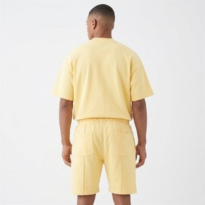 ชุดเซ็ตเสื้อยืดคอกลมแขนสั้นและกางเกงขาสั้นสำหรับผู้ชาย ผ้าระบายอากาศ น้ำหนักเบา เหมาะสำหรับฤดูร้อน สไตล์ลำลองทันสมัย สตรีทแฟชั่น รับผลิตแบบ OEM - Product Image 4