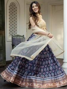 Ensemble Lehenga Choli ethnique pour femmes, en soie artificielle, imprimé floral numérique, travail Gota Patti, robe de soirée longue - Product Image 3