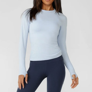 Nueva Camiseta Deportiva Acolchada para Mujer con Orificios para Pulgares, Cuello Redondo Personalizado, Color Sólido, Manga Larga - Product Image 4