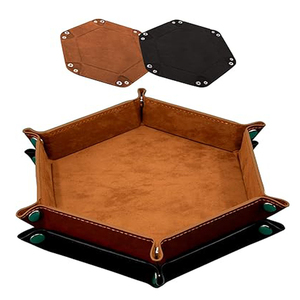 2 bandejas plegables de cuero y terciopelo para dados, en colores negro y marrón - Product Image 1