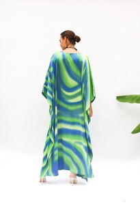 Kaftan de créateur pour femme, robe longue en satin de soie 100% de qualité supérieure, vêtement écoresponsable, style bohème, faite à la main - Product Image 3