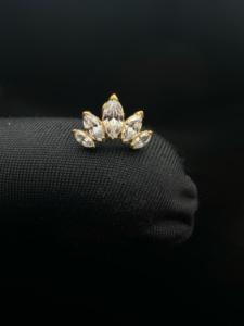 Piercing Minimalista de Oro de 14K con Diamante Marquise para Tragus, Cartílago Curvo y Hélice - Product Image 5