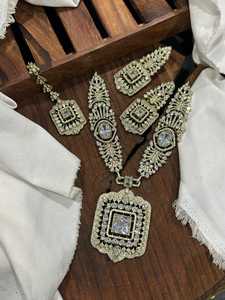Nuevo collar de color moderno y a la moda con piedra de rubí, conjunto de aretes y tikka, aretes largos, conjunto de joyería nupcial. - Product Image 3