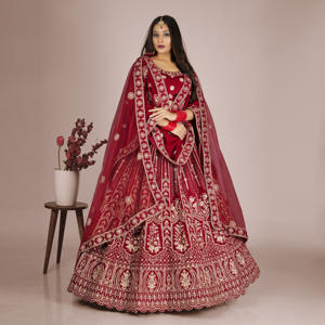 ชุดเลเฮนกาโชลีผ้ากำมะหยี่พร้อมผ้าคลุมสองชั้น ตกแต่งด้วยงานปักอย่างประณีต กระโปรงทรงบาน เสื้อเข้าชุด และผ้าคลุมตาข่ายเนื้อนุ่ม - Product Image 3