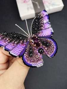 Broche de Moda con Bordado Floral Hecho a Mano y Cuentas, Pin de Diseño, Broche Bordado con Cuentas Hecho a Mano, Accesorio de Ropa de Lujo - Product Image 5