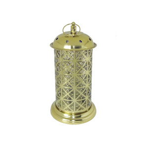 Farol cilíndrico de metal de latón pulido dorado con diseño geométrico perforado de abanico y estrella, cuerpo con cúpula y asa de anillo en la parte superior - Product Image 1