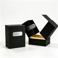 Boîte cadeau rigide à double porte magnétique de luxe, plaque métallique personnalisée avec logo, boîte en carton noir avec intérieur doré