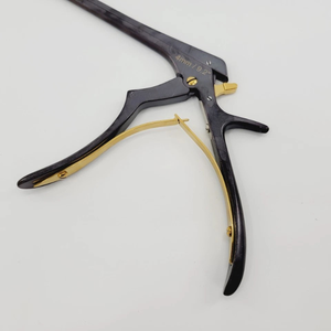 Pinza de descompresión espinal de acero inoxidable alemán de 9.2 pulgadas, desmontable, con placa de pie delgada de 40 grados de inclinación hacia arriba - Product Image 4