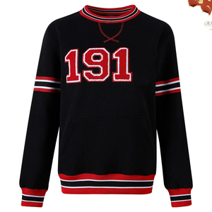 Sudadera de Cuello Redondo Negra para Mujer, Bordada, Modelo 191, con Rayas Rojas y Blancas y Bolsillos Delanteros, Ropa Casual de Otoño - Product Image 1