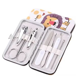 Kit de manucure portable MORJE Surgical 7 en 1 en acier inoxydable avec étui pour adultes - Product Image 1