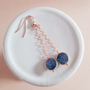 Boucles d'oreilles pendantes en forme de pièce de monnaie en lapis-lazuli, pierre précieuse naturelle bleu profond, plaqué or rose, bijoux faits à la main pour femmes - Product Image 2
