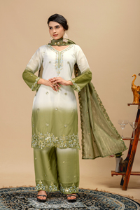 Ensemble Lehenga Choli en Faux Georgette de Créateur avec Broderie de Paillettes de Sept Millimètres, Jupe Évasée et Dupatta Assortie pour Femme – Collection Festive - Product Image 4