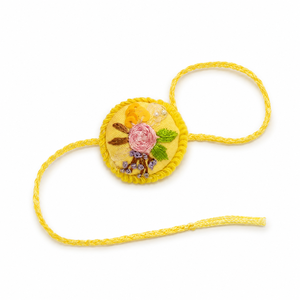 Bracelet artisanal brodé de perles d'imitation florales, fil tressé jaune, cadeau traditionnel indien pour Raksha Bandhan - Product Image 1