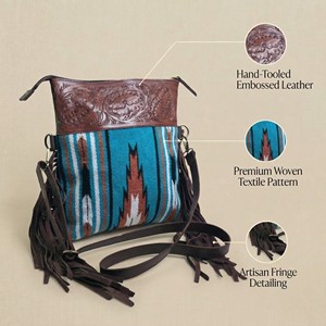 Bolso de mano tipo clutch vintage marrón duradero y ligero para mujer, con diseño en relieve, flecos estilo bohemio y bandolera con manta tejida. - Product Image 3