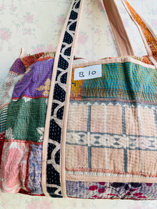 Sac de sport Kantha en coton indien vintage fait à la main avec fermeture à glissière et décoration de deux chaînes de poignée pour les achats de gymnastique de voyage - Product Image 6