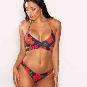 Ensemble de bikini élégant à imprimé floral, col halter, bretelles réglables, dos nu, maillot de bain pour femmes, tenue de plage pour les vacances d'été, fête au bord de la piscine - Product Image 1