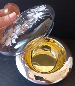 ชามโลหะขนาดใหญ่สไตล์วินเทจพร้อมฝาคริสตัลลายดอกไม้ เหมาะสำหรับใส่ถั่ว ลูกเกด หรือคุกกี้ชิ้นเล็กๆ สำหรับงานเลี้ยงสังสรรค์หรือใช้ในชีวิตประจำวัน - Product Image 4