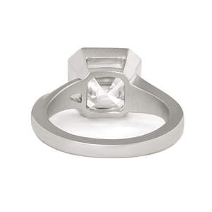 แหวนเพชรทรง Asscher 3 กะรัต ผลิตในห้องปฏิบัติการ ได้รับการรับรองจาก IGI ตัวเรือนทองคำขาว 14K แท้ สำหรับผู้หญิง ดีไซน์หรูหรา ขอบด้านแบบด้าน ฝังเพชรแบบ Bezel - Product Image 6