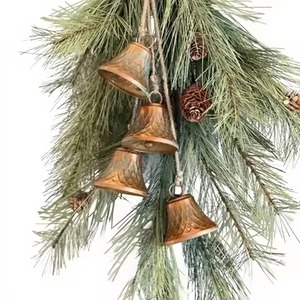 Campana Colgante Navideña de Metal Tradicional para Decoración Festiva del Árbol, Decoración Vintage para el Hogar, Celebraciones de Temporada y Festividades - Product Image 5