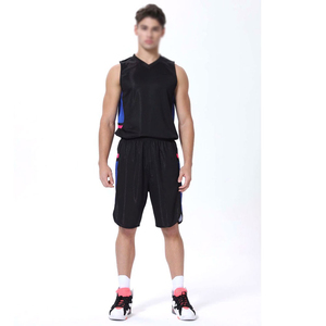 Tenue de basketball respirante sur mesure, grande taille, 100 % polyester, fabriquée au Pakistan, vêtements de sport, ensembles de tenues de basketball à séchage rapide - Product Image 3