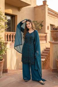 Elegante conjunto de traje de fiesta de georgette sintético con bordado de lentejuelas pesadas y dupatta de encaje - Product Image 4