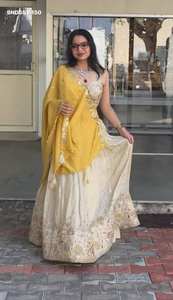 Nueva variedad de Lehenga Choli y conjunto Dupatta con bordado de lentejuelas en Chinon de alta calidad y aspecto elegante. Proveedor indio. - Product Image 4