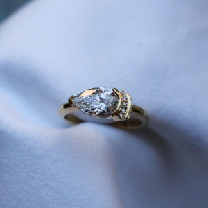 Anillo de Diamante Cultivado en Laboratorio con Corte de Pera en Oro Amarillo de 14K, con Certificado IGI, para Mujer - Product Image 5