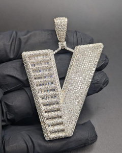 Colgante Iced Out personalizado con letra, de plata de ley 925, con diamante de moissanita, engaste hecho a mano, joyería de lujo estilo hip hop bling. - Product Image 1