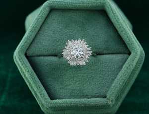 Bague Fleur Classique en Argent 925 avec Pierres CZ Taille Ronde et Baguette pour Femme – Idéale pour Cadeau de Fête ou Anniversaire - Product Image 2