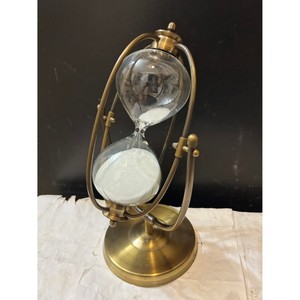 Sablier en laiton de qualité exceptionnelle, style moderne du milieu du siècle, avec cadre rotatif et design de bulbe en verre, écologique et à minuterie précise - Product Image 1