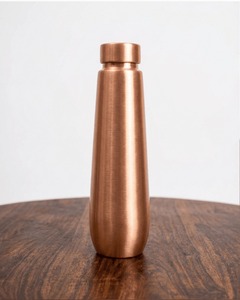 Bouteille d'eau portable en cuivre OTSAK de luxe, écologique, avec couvercles, pour le bien-être à domicile, favorisant une hydratation saine et un mode de vie quotidien équilibré - Product Image 1