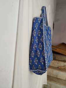 Sac fourre-tout artisanal en tissu de coton matelassé indien rose uni avec fermeture éclair, grand sac fait main pour femme, vente en gros - Product Image 2
