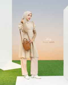 Sac à main en cuir synthétique de qualité supérieure avec fermeture éclair, bandoulière réglable, poche fonctionnelle et portefeuille intégré - Product Image 3