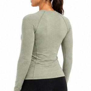 Camiseta Deportiva de Compresión Premium para Mujer, con Excelente Control de Humedad, Movimiento Flexible y Comodidad Duradera - Product Image 4