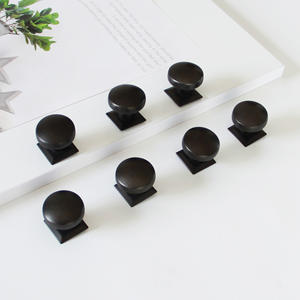 Poignées de meubles modernes en alliage de zinc noir mat pour armoires de cuisine et de chambre, poignées de tiroir contemporaines, quincaillerie de meubles - Product Image 1