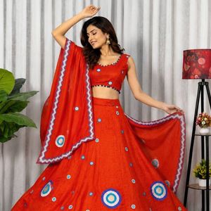 Lehenga Choli en soie Vichitra brodé multi-fils pour Navratri avec dupatta – Prix de gros par Royal Export - Product Image 3