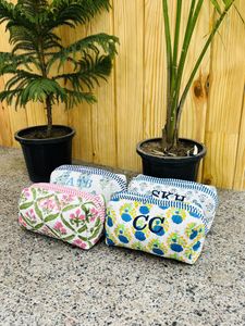 High Quality Floral Cotton Quilted Portable Toiletry Pouches Bridesmaid Gifts Proposal Cosmetic Bag Women Large Capacity - Product Image 5