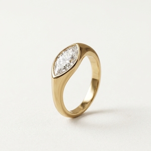 Anillo de compromiso Aurelia East West de oro de 14k con diamante marquesa de 1 quilate, engaste de bisel abovedado, ideal para fiestas, aniversarios, bodas, regalo, joyería de lujo para uso diario. - Product Image 3