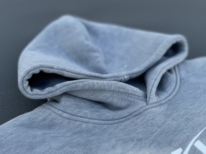 เสื้อฮู้ดดี้โอเวอร์ไซส์ผ้าฝ้าย 100% คุณภาพสูง เป็นมิตรต่อสิ่งแวดล้อม สีซีดจางแบบซันเฟด ออกแบบเพื่อความสบายสูงสุด สไตล์สตรีทแวร์ทันสมัย ทนทาน - Product Image 2