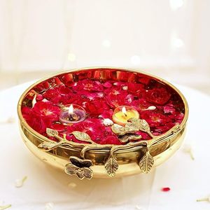 Bol floral doré avec pétales de rose et bougies pour décoration de mariage, design en métal poli fait main - Product Image 1