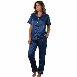 Ensemble de pyjama en satin 2 pièces pour femme, manches courtes, col rabattu, couleur unie, fermeture boutonnée, vêtements de nuit classiques et lisses pour l'été - Product Image 2
