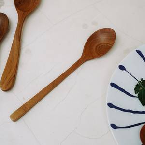 Cuillère de cuisine en bois naturel écologique pour remuer, mélanger et servir les aliments - Product Image 4