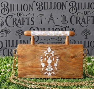 Caja de madera personalizada con incrustaciones de nácar Hamsa y mango de nácar - Product Image 3