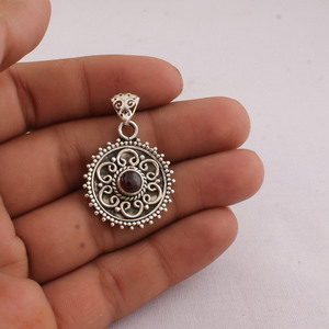 Charmes vintage faits à la main en grenat rouge ovale, sertis de plaqué argent sterling, 18 pouces, unisexe, anniversaire, SHREE JAIPUR SILVER - Product Image 1