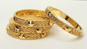 ชุดกำไลข้อมือผู้หญิง SARA Dubai ชุบทอง 24K 4 ชิ้น คุณภาพสูง ราคาประหยัด 2 กรัม เครื่องประดับสำหรับวันครบรอบ ดีไซน์ทันสมัย - Product Image 3