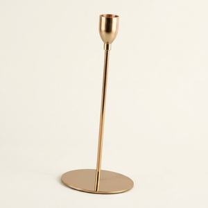 Support de bougie en métal argenté de luxe en forme de tulipe, fait main, pour bougies coniques, idéal pour les centres de table de mariage et la décoration de table moderne à la maison - Product Image 4