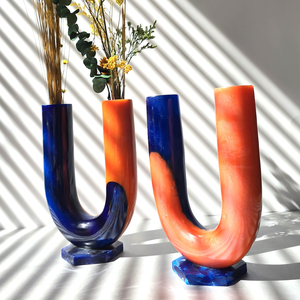 Ensemble de vases en résine en forme de U traditionnels, vases de table écologiques faits à la main en orange et bleu pour la décoration d'anniversaire - Product Image 2