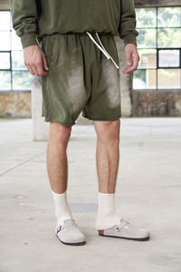 Pantalones cortos Bermuda de algodón verde oliva para hombre con cintura con cordón y bolsillos laterales, pantalones cortos casuales de longitud media - Product Image 3