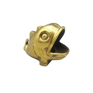 Cenicero de Metal de Lujo con Diseño de Pez Dorado, Decorativo y Resistente, Accesorio para Fumar en Mesa, para Hogar, Oficina, Hotel, Bar, Único - Product Image 1