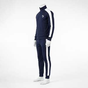 Chándal con cremallera para hombre, diseñado para una fácil superposición con tela suave, ajuste cómodo y estilo práctico para momentos activos e informales. - Product Image 4